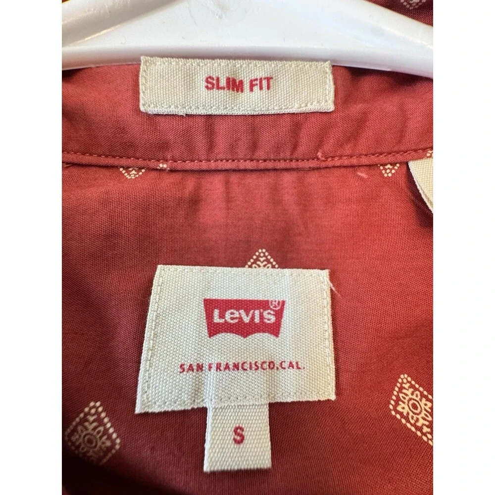 Men's Levi's Slim Fit Red Button Down Size Small